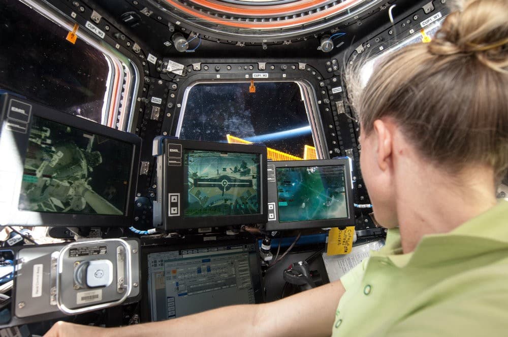 Astronaut_at_the_robotic_controls_in_the_Cupola